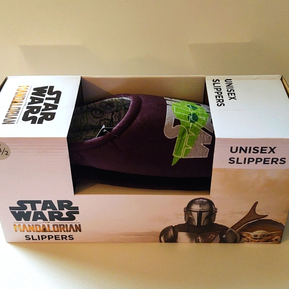 STAR WARS The Mandalorian Baby Yoda slippers. NIB. Size 13.5 unisex.
